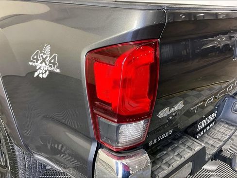 Used 2019 Toyota Tacoma SR5 AWD/4WD image 38