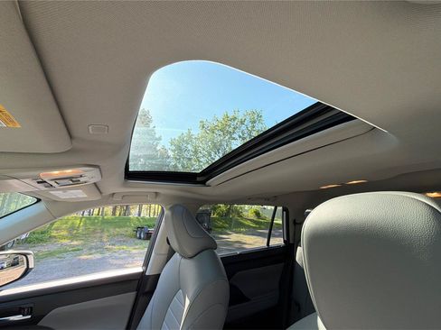 Used 2022 Toyota Highlander XLE AWD/4WD image 21