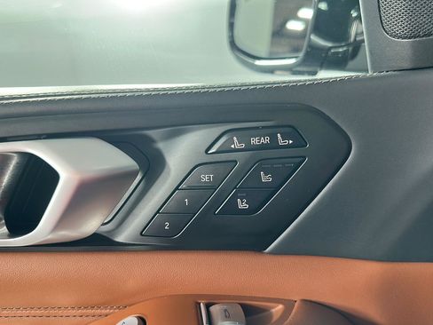 Used 2022 BMW X7 xDrive40i w/ Executive Package AWD/4WD image 8