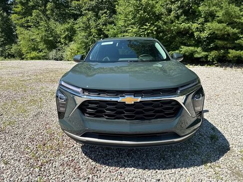 New 2026 Chevrolet Trax LT w/ LT Convenience Package FWD image 3