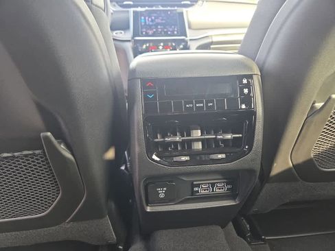 Used 2025 Jeep Grand Cherokee L Altitude image 25