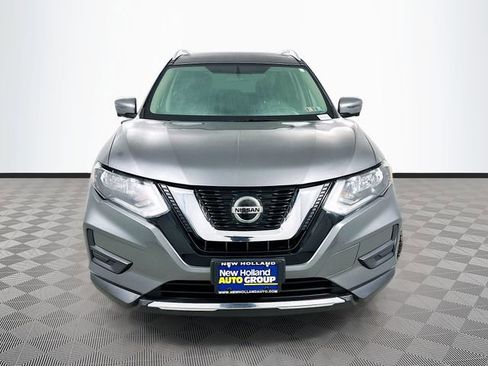 Used 2018 Nissan Rogue SV w/ Premium Package image 2