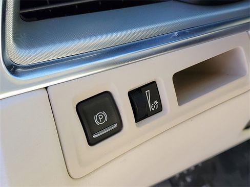 Certified 2023 Cadillac XT5 Premium Luxury image 9