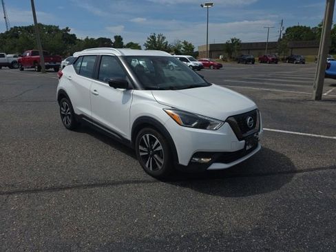 Used 2020 Nissan Kicks SR FWD image 1