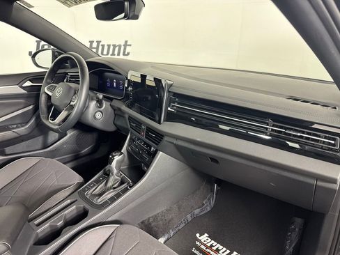Used 2025 Volkswagen Jetta Sport FWD image 34