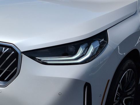 Used 2025 BMW X3 xDrive30i w/ Premium Package image 6