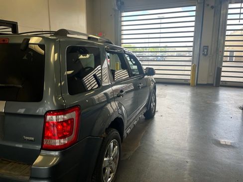 Used 2010 Ford Escape Limited FWD image 16