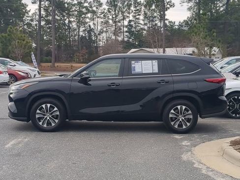 Used 2023 Toyota Highlander XLE image 17