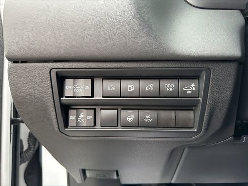 Used 2023 Toyota Sequoia Platinum AWD/4WD image 31