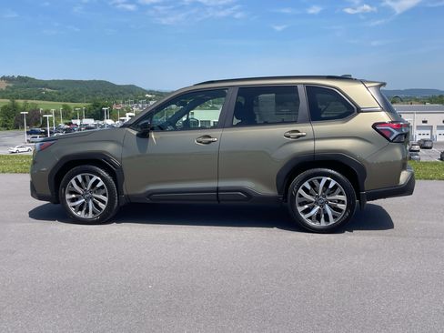 Certified 2025 Subaru Forester Touring AWD/4WD image 7
