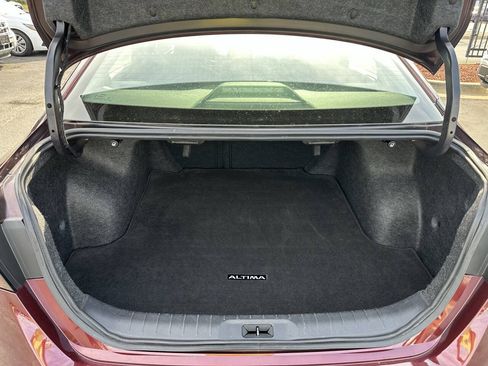 Used 2025 Nissan Altima 2.5 SV FWD image 9