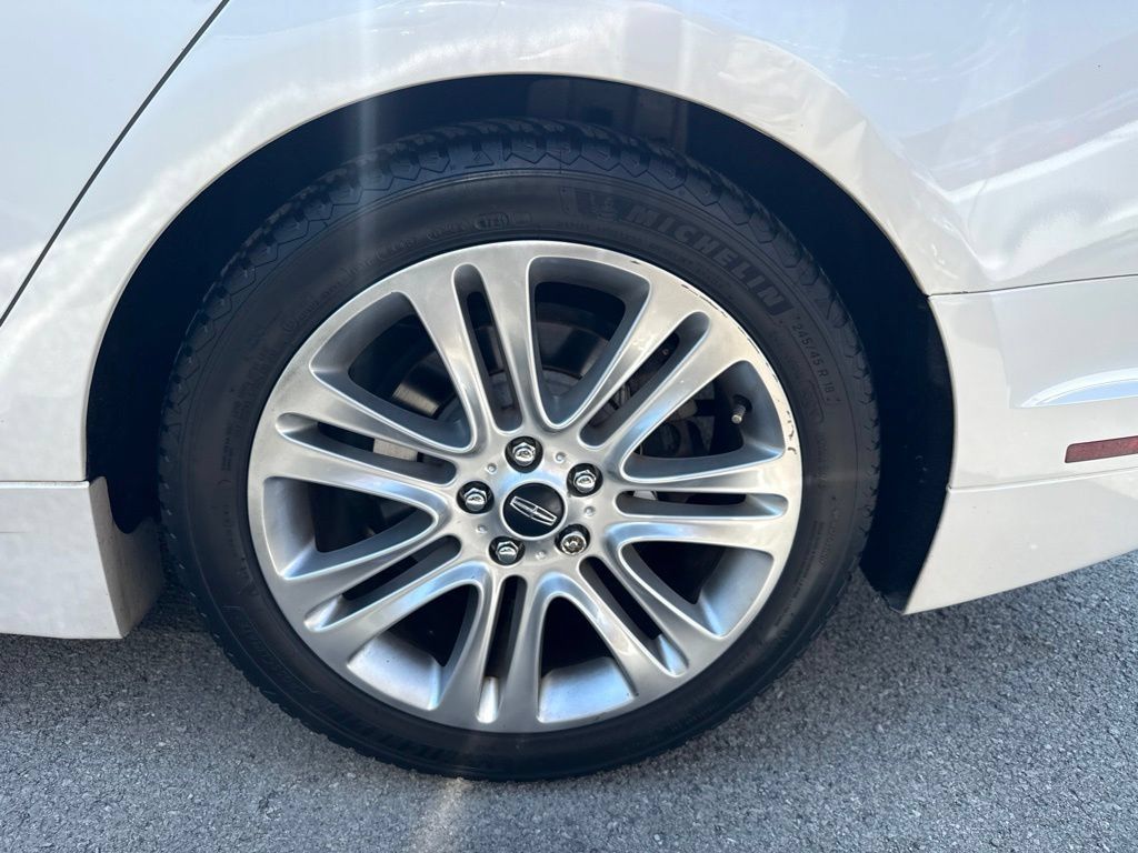Used 2016 Lincoln MKZ FWD image 9
