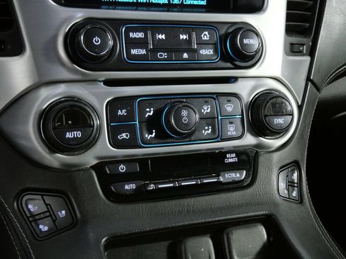 Used 2017 GMC Yukon XL SLT AWD/4WD image 24