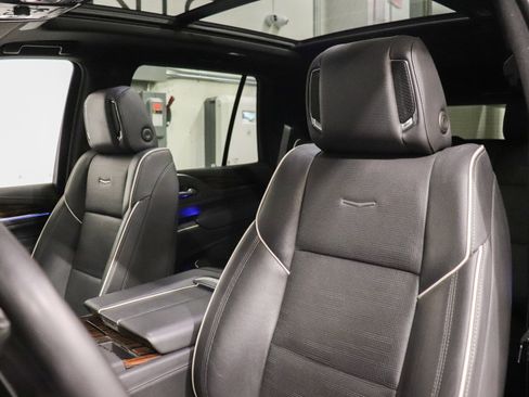 Used 2022 Cadillac Escalade Premium Luxury AWD/4WD image 13