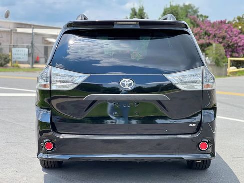 Used 2015 Toyota Sienna SE Premium FWD image 4