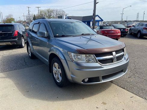 Used 2010 Dodge Journey SXT w/ Flexible Seating Group FWD image 4