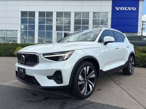 Used 2024 Volvo XC40 B5 Plus w/ Protection Package Premier AWD/4WD image 39