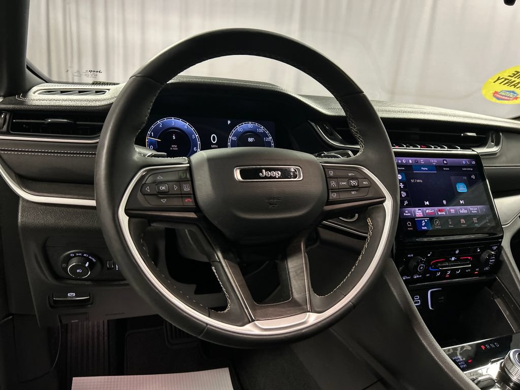 Used 2024 Jeep Grand Cherokee Limited AWD/4WD image 15