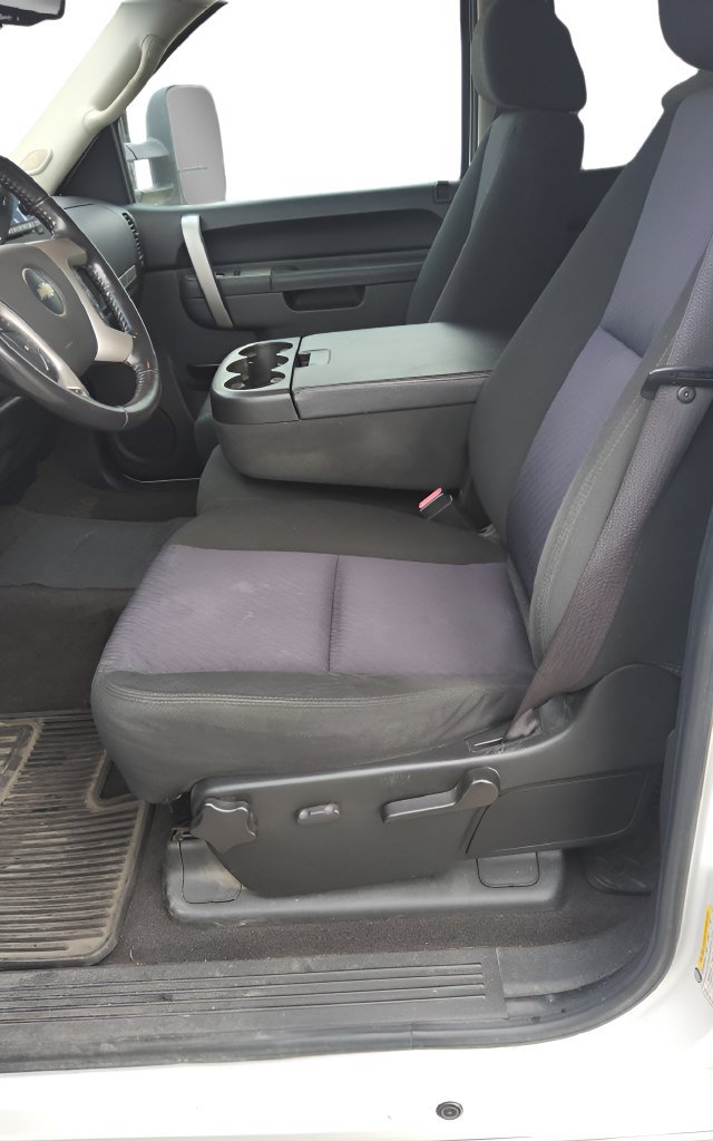 Used 2010 Chevrolet Silverado 2500 LT w/ Interior Plus Package AWD/4WD image 16