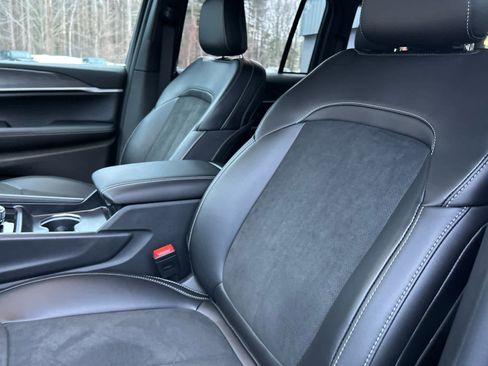 New 2026 Jeep Grand Cherokee Altitude AWD/4WD image 13