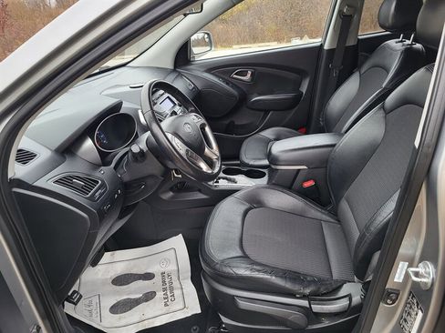 Used 2011 Hyundai Tucson GLS image 11