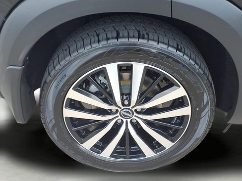 Used 2024 Nissan Pathfinder Platinum FWD image 9