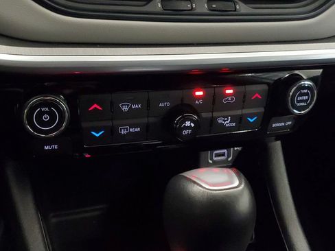 Used 2025 Jeep Compass Limited AWD/4WD image 18