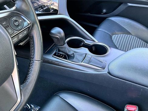 Used 2022 Toyota Camry SE image 17