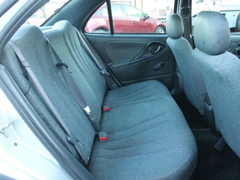 Used 2005 Chevrolet Cavalier Sedan w/ Preferred Equipment Group FWD image 28