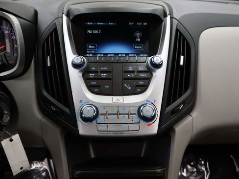 Used 2017 Chevrolet Equinox Premier w/ Enhanced Convenience Package AWD/4WD image 10