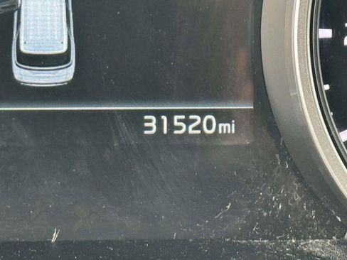 Used 2023 Kia Carnival EX image 25