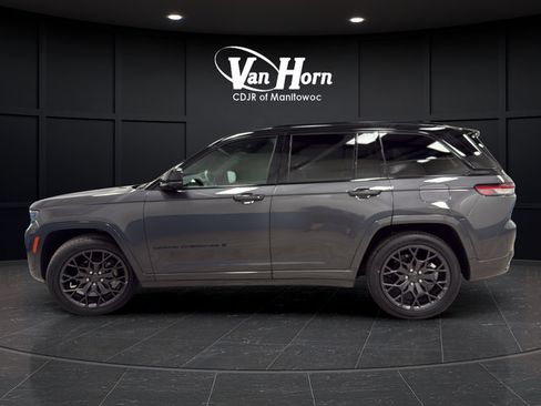 Used 2025 Jeep Grand Cherokee Summit w/ Obsidian Package AWD/4WD image 4