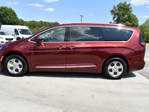 Used 2018 Chrysler Pacifica Touring-L FWD image 9