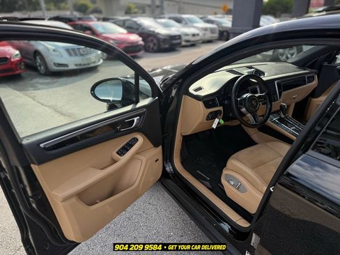 Used 2018 Porsche Macan AWD/4WD image 22