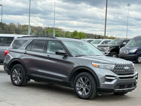 Used 2023 Ford Explorer XLT w/ Equipment Group 202A AWD/4WD image 39
