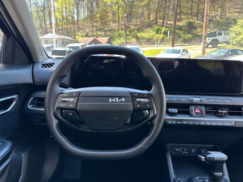 Used 2025 Kia K4 LXS image 34