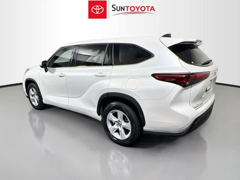 Used 2022 Toyota Highlander L FWD image 6