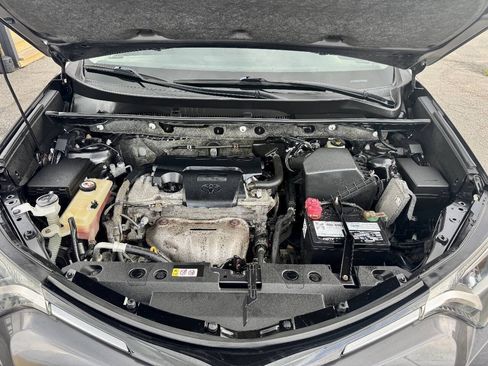 Used 2018 Toyota RAV4 LE w/ All Weather Liner Package AWD/4WD image 18