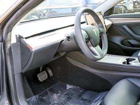 Used 2023 Tesla Model 3 Standard Range image 28