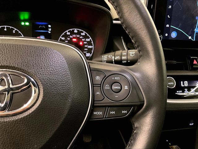 Used 2023 Toyota Corolla Cross LE AWD/4WD image 18