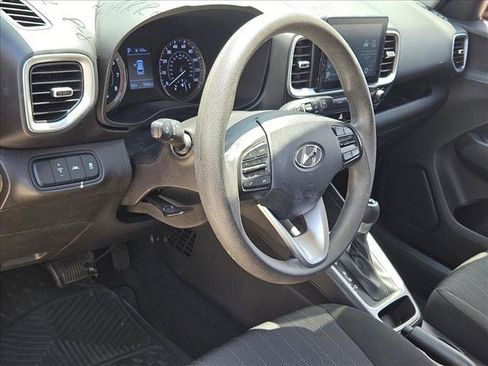 Used 2021 Hyundai Venue SE FWD image 7