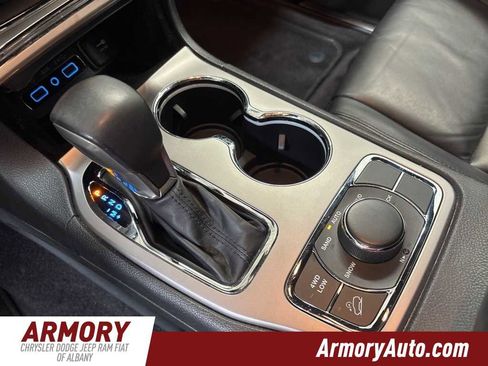 Used 2018 Jeep Grand Cherokee Limited image 22