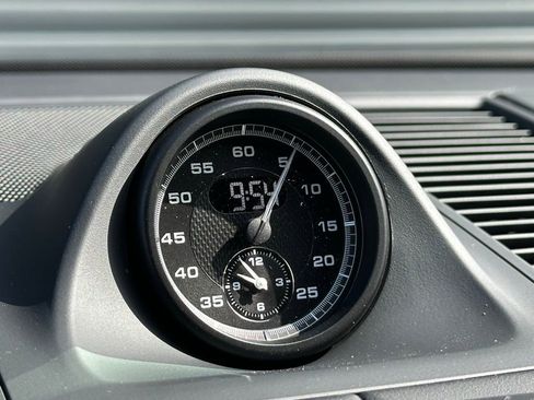 Certified 2025 Porsche Macan Turbo image 28