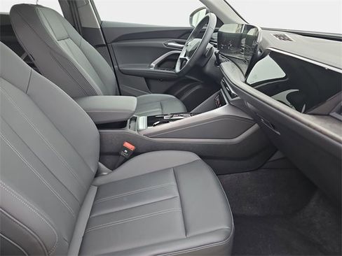 Used 2025 Audi Q5 Premium w/ Convenience Package image 12