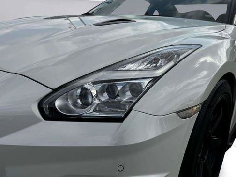 Used 2024 Nissan GT-R w/ Floor Mat Package AWD/4WD image 14