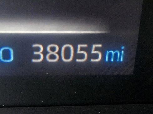 Used 2020 Toyota Highlander LE image 31