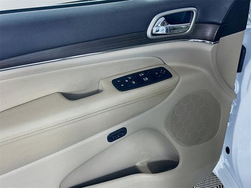 Used 2016 Jeep Grand Cherokee Overland w/ Advanced Technology Group image 25