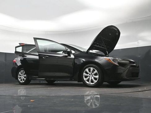 Used 2025 Toyota Corolla LE FWD image 35