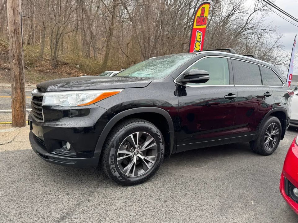 Used 2016 Toyota Highlander XLE AWD/4WD image 9
