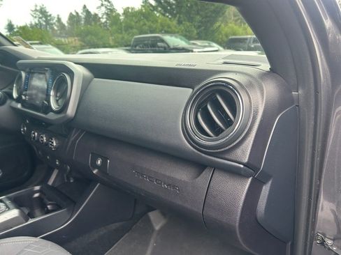 Used 2016 Toyota Tacoma TRD Sport w/ Towing Package image 26